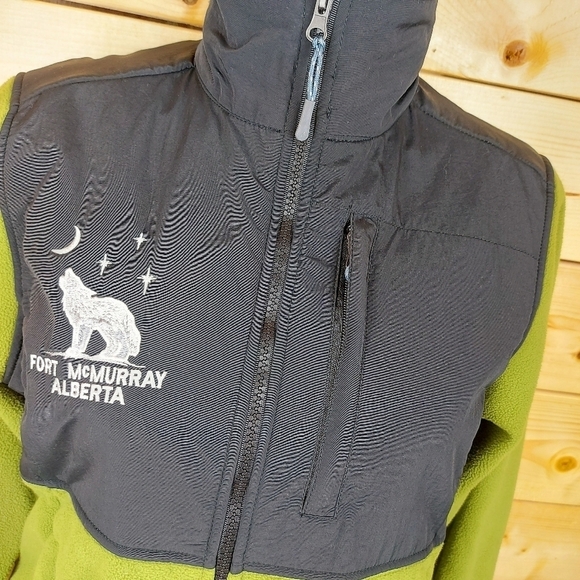 🍄3/50$🍄 Fort McMurray Alberta Full Zip Fleece Jacket Size Small - Picture 3 of 9
